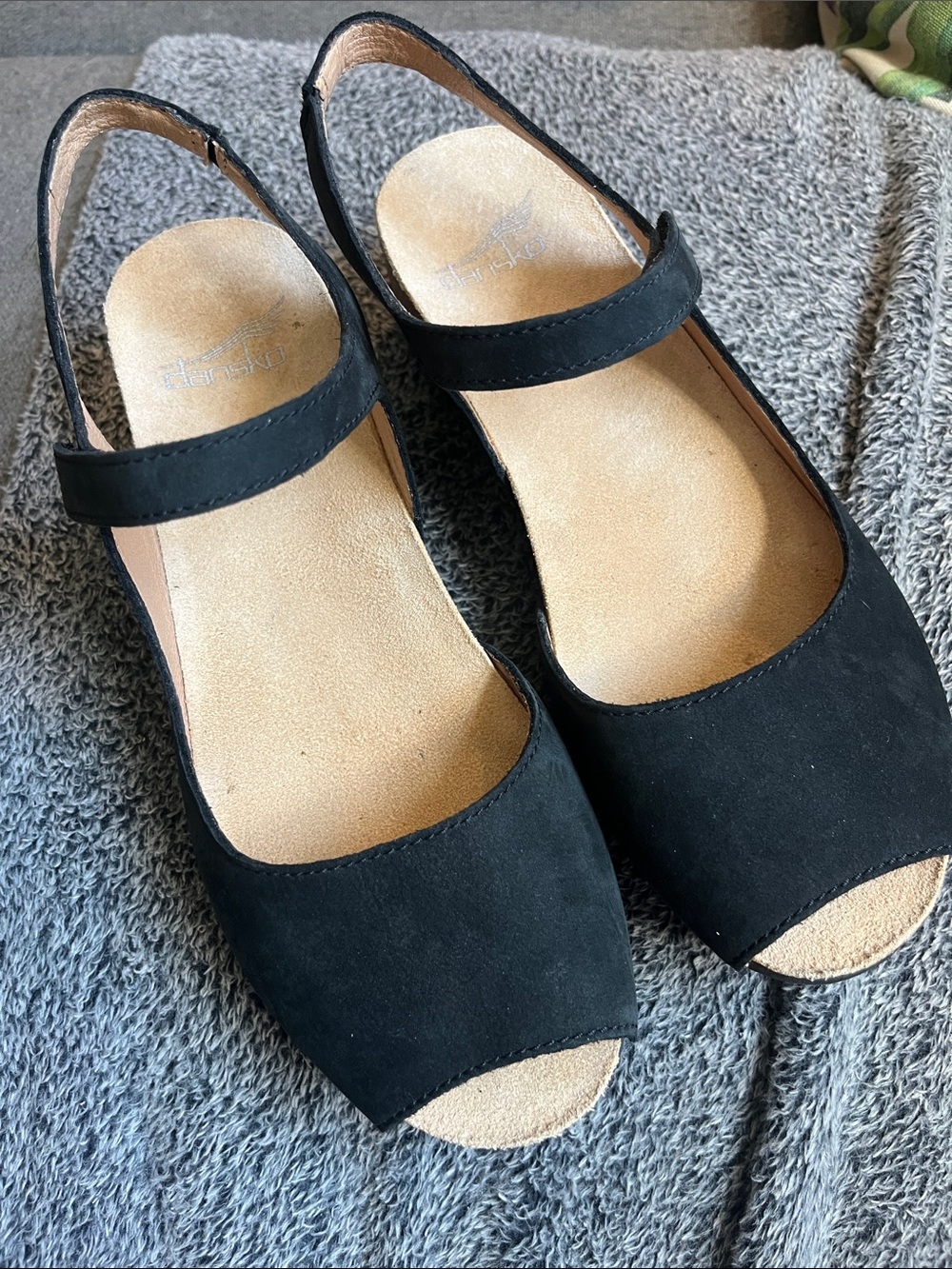 Dansko Marcy wedge black sz 36 Exc